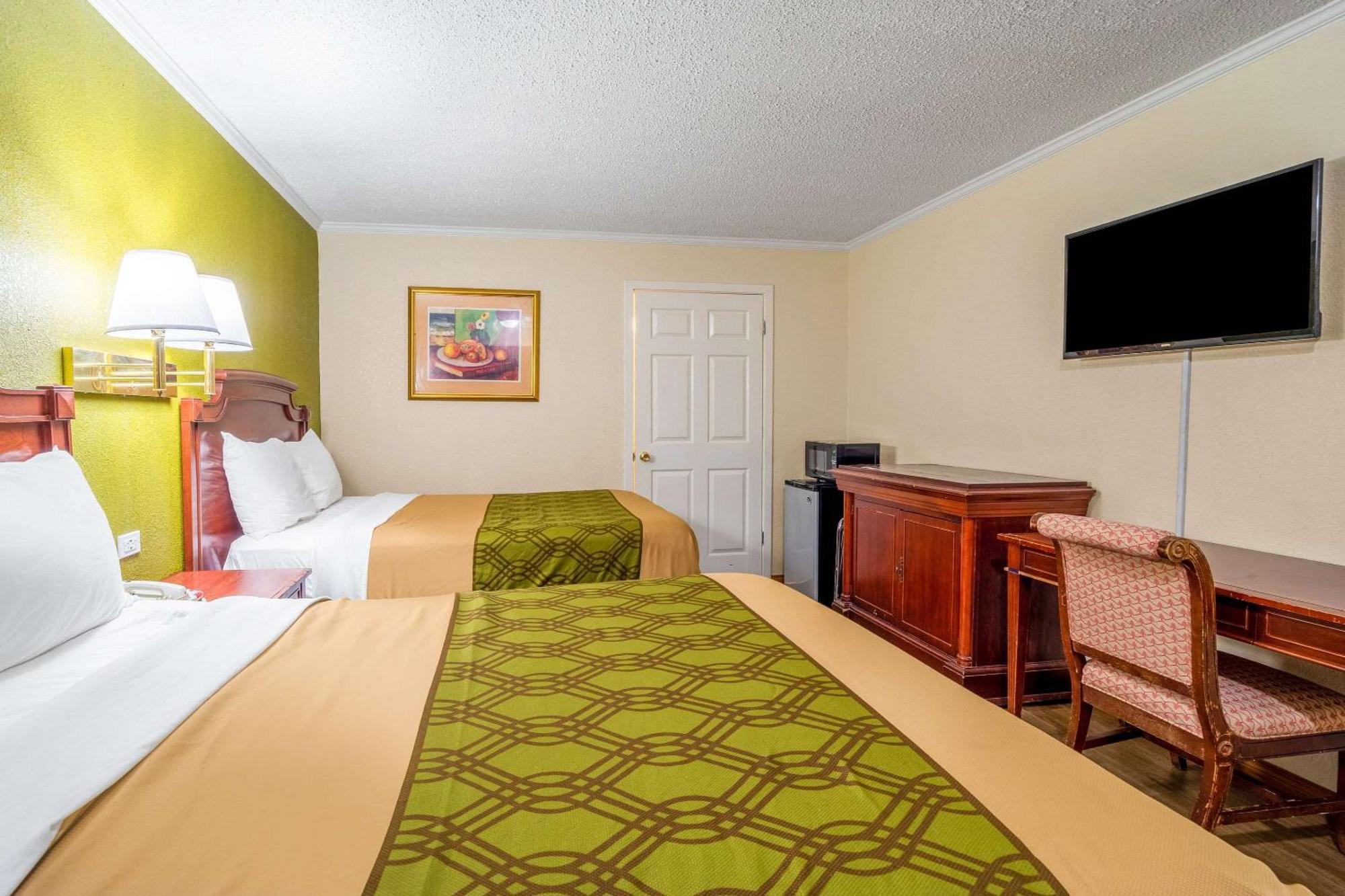 Rodeway Inn & Suites Fort Jackson Колумбия Екстериор снимка