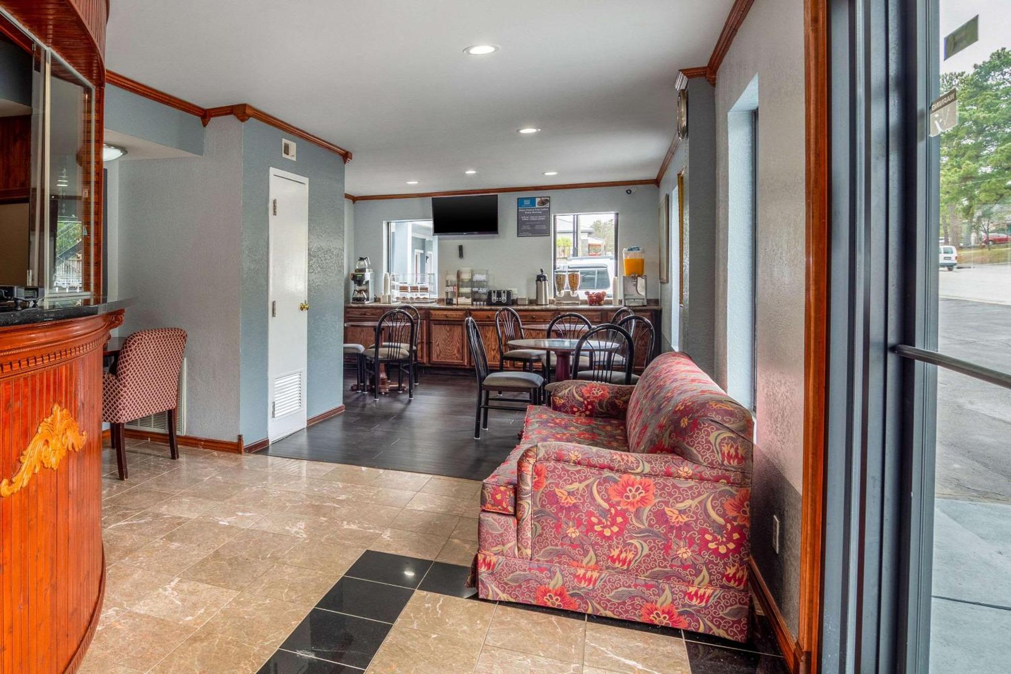 Rodeway Inn & Suites Fort Jackson Колумбия Екстериор снимка
