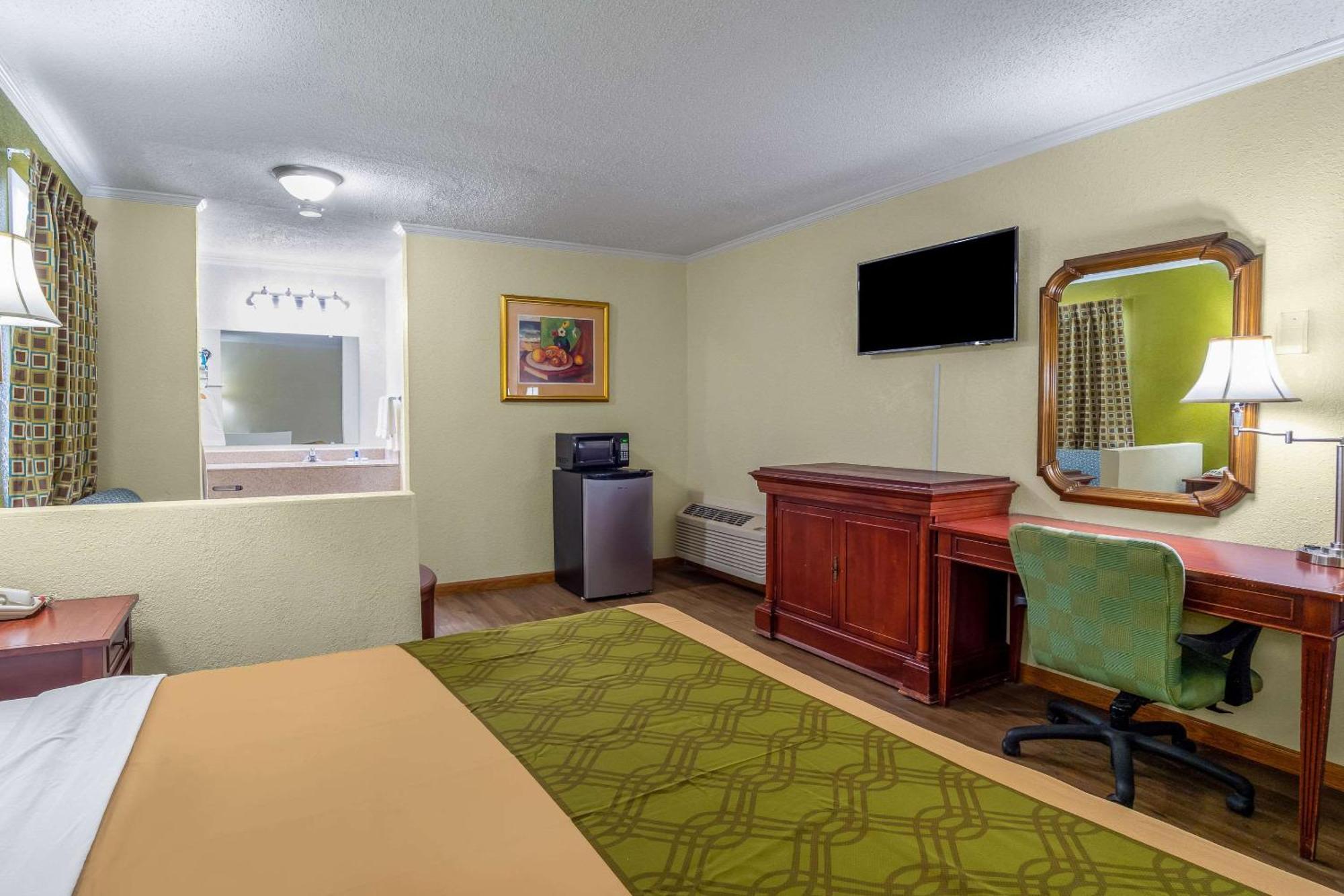 Rodeway Inn & Suites Fort Jackson Колумбия Екстериор снимка