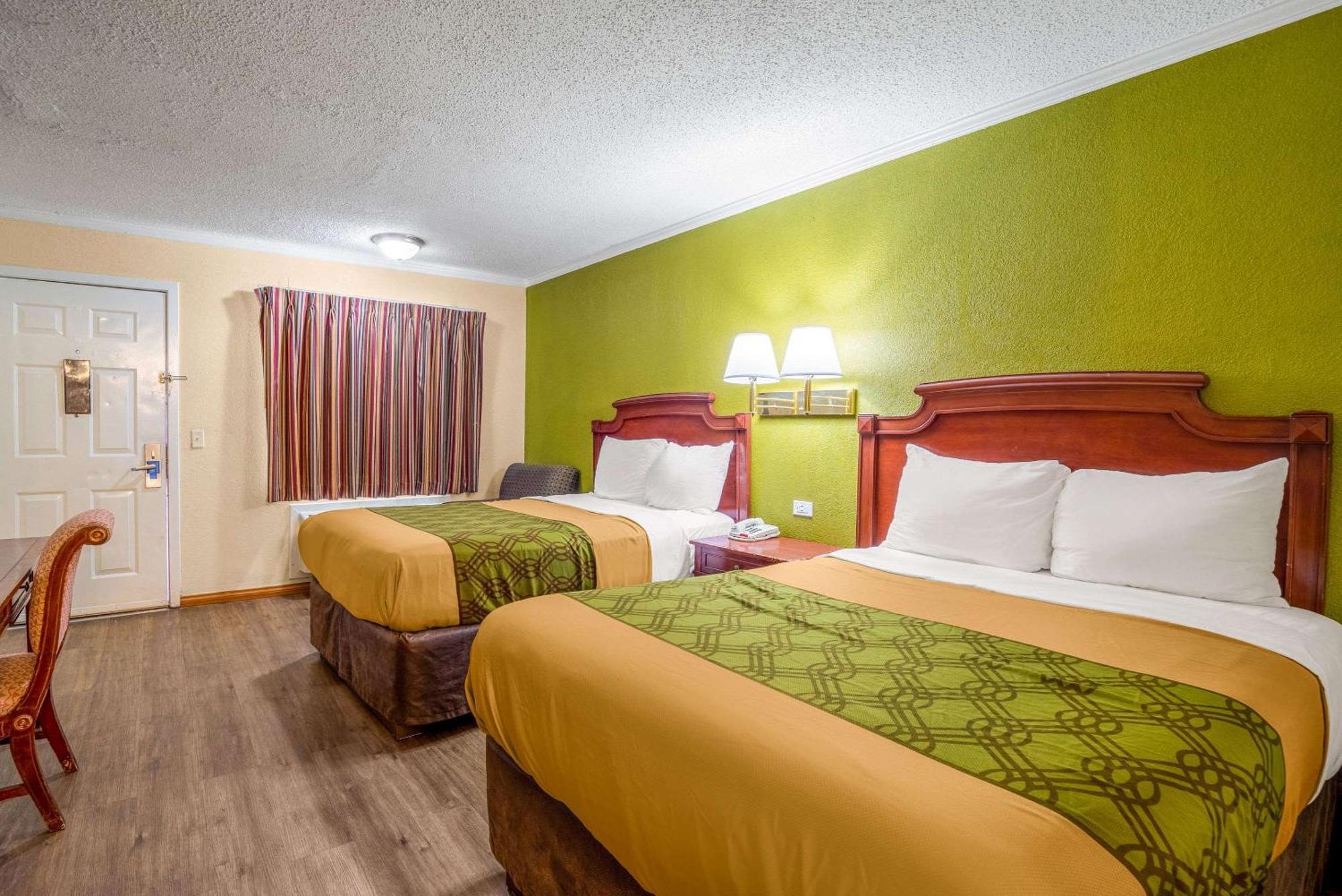 Rodeway Inn & Suites Fort Jackson Колумбия Екстериор снимка