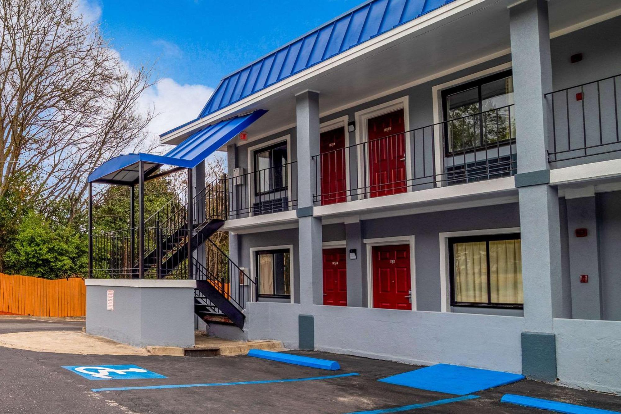 Rodeway Inn & Suites Fort Jackson Колумбия Екстериор снимка