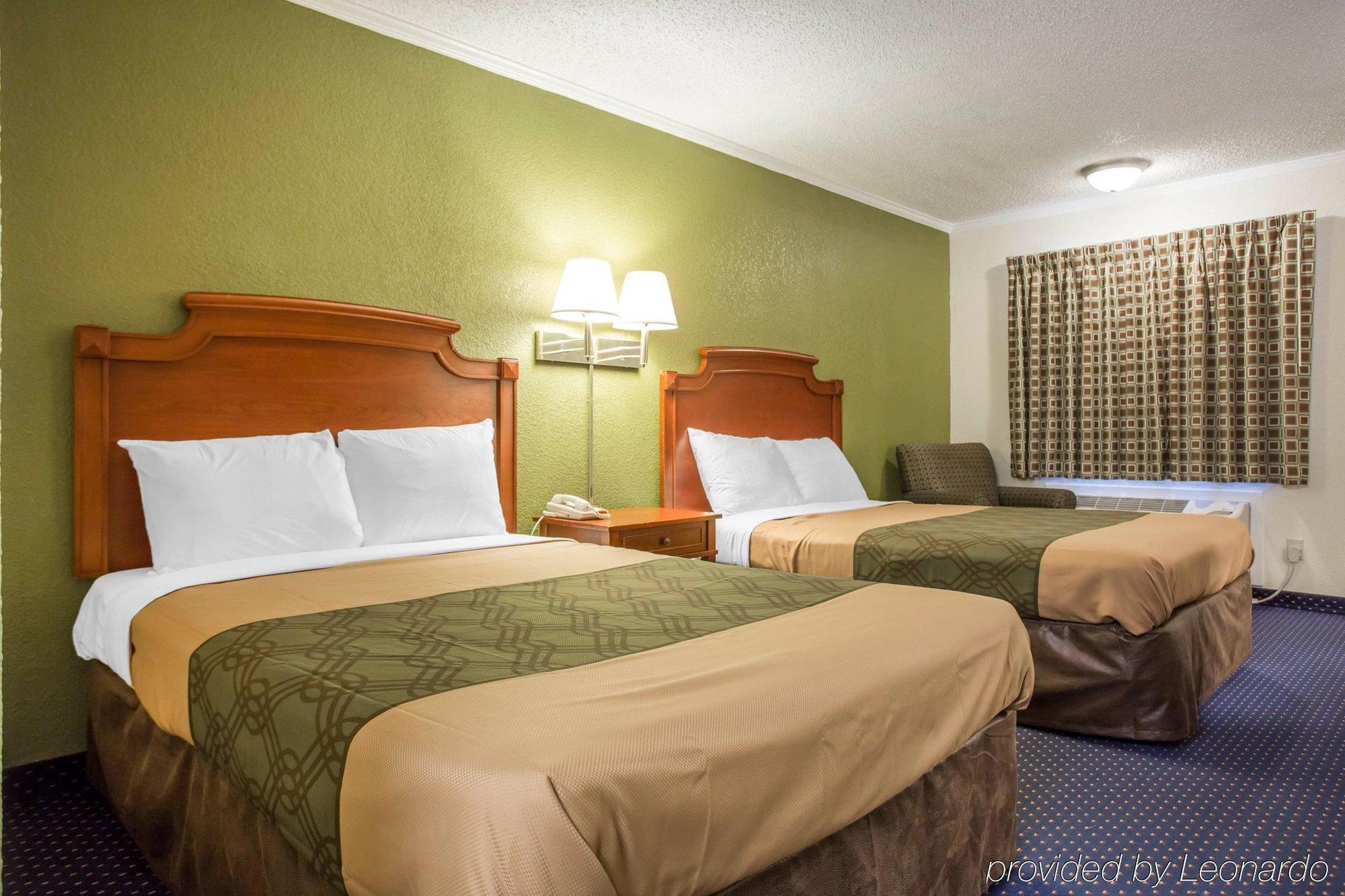 Rodeway Inn & Suites Fort Jackson Колумбия Екстериор снимка