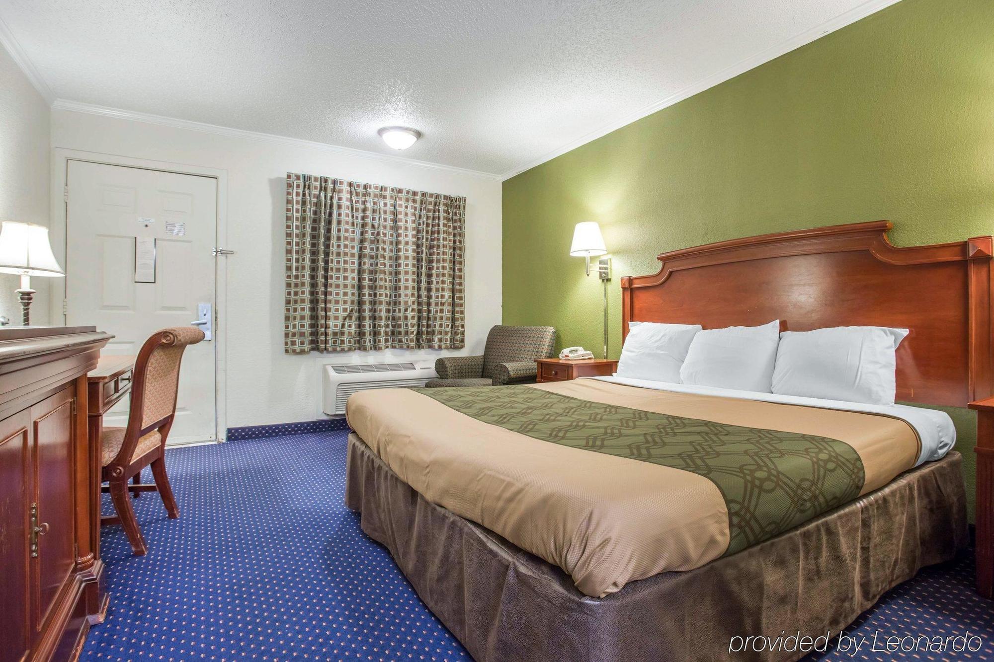 Rodeway Inn & Suites Fort Jackson Колумбия Екстериор снимка
