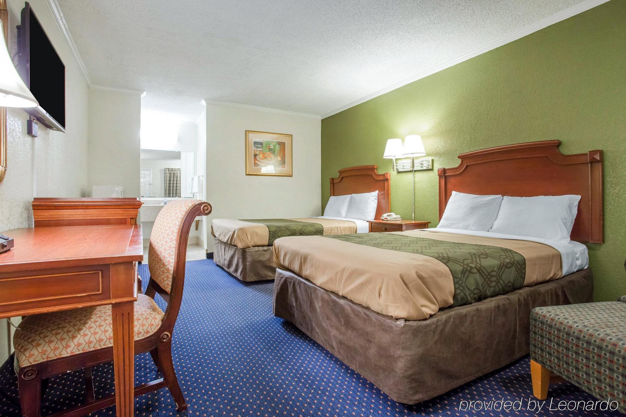 Rodeway Inn & Suites Fort Jackson Колумбия Екстериор снимка