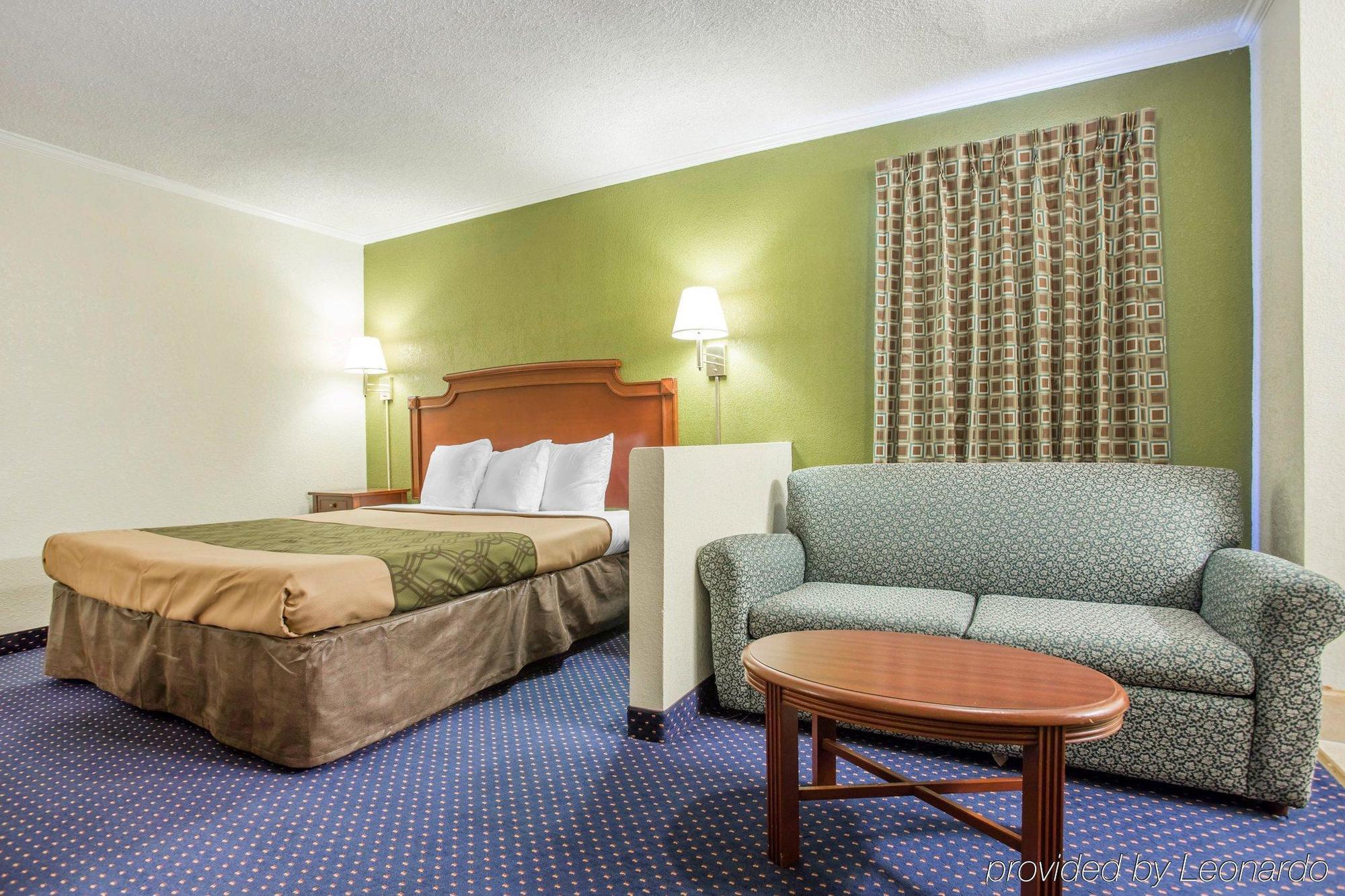Rodeway Inn & Suites Fort Jackson Колумбия Екстериор снимка
