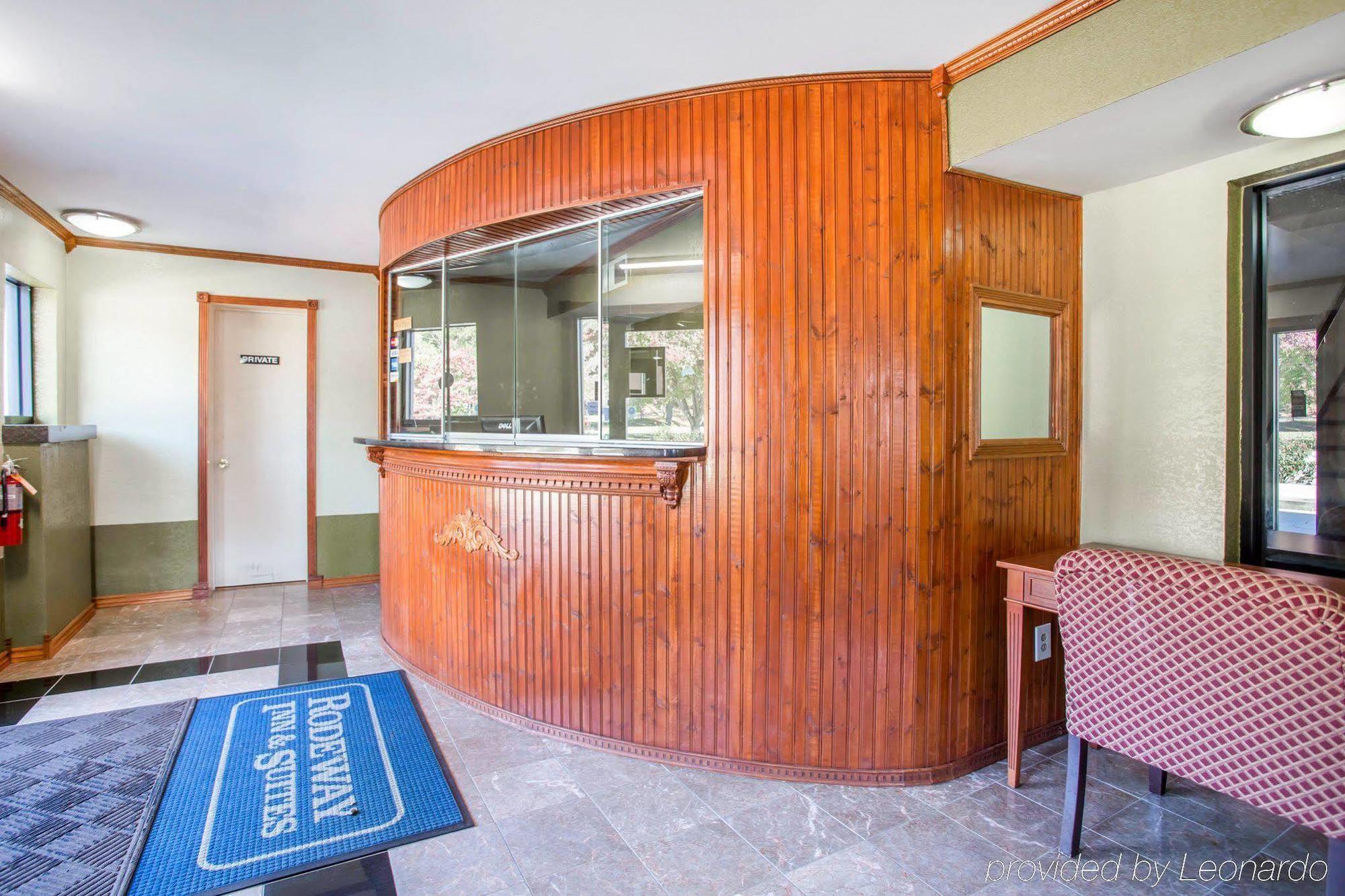 Rodeway Inn & Suites Fort Jackson Колумбия Екстериор снимка